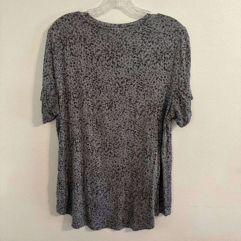 Old Navy Luxe Short Sleeve T-Shirt in Gray Leopard Print Cheetah Print, Large - Picture 3 of 5